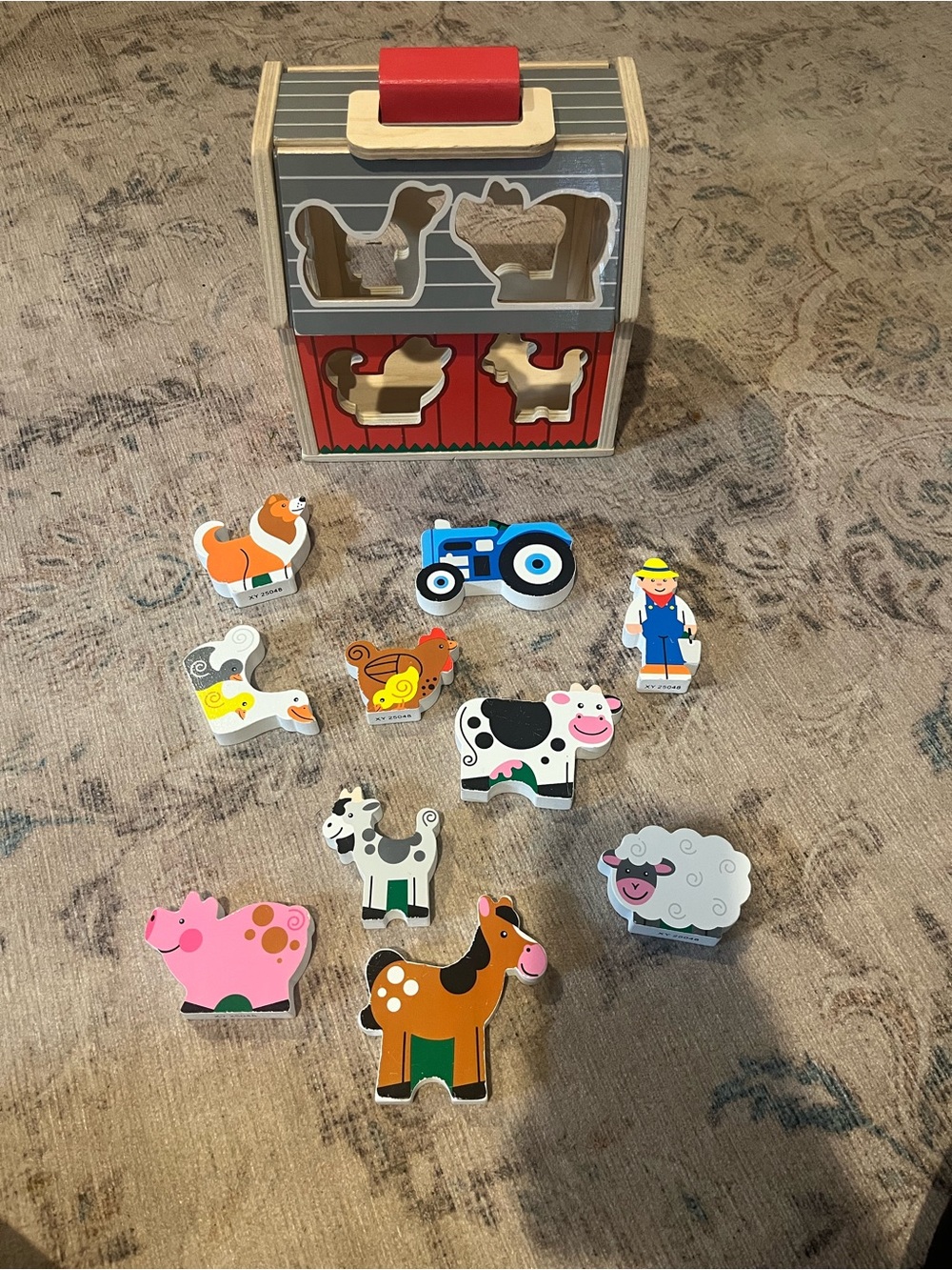 Melissa & Doug Wooden Take-Along Sorting Barn Flip-Up Roof and 10 Animal/Pieces